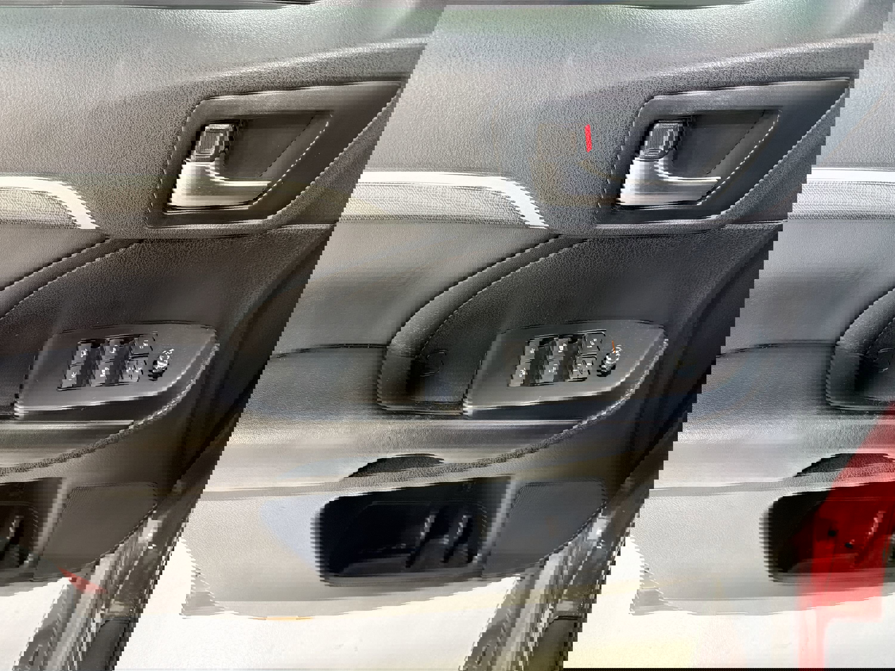 Used 2019 Toyota Highlander SE image 12