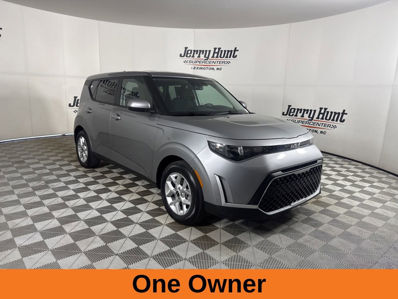 Used 2025 Kia Soul LX FWD image 4