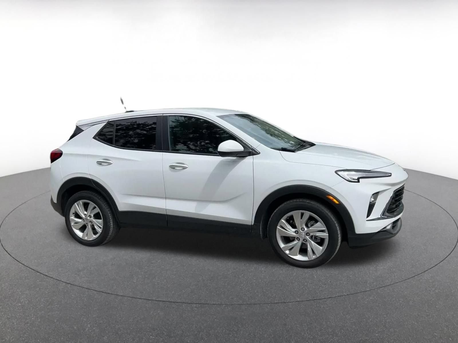 Used 2025 Buick Encore GX Preferred FWD image 2