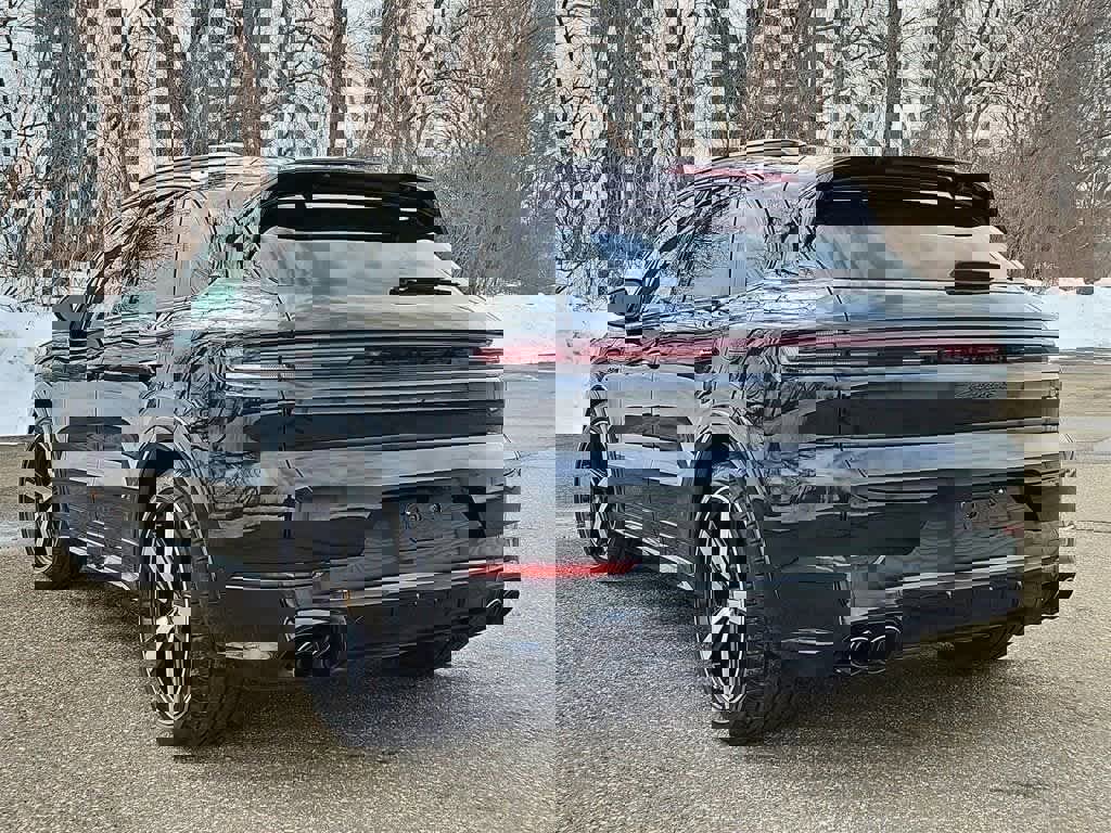 Used 2025 Porsche Cayenne S image 3