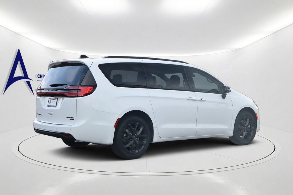 New 2027 Chrysler Pacifica Limited AWD/4WD image 4