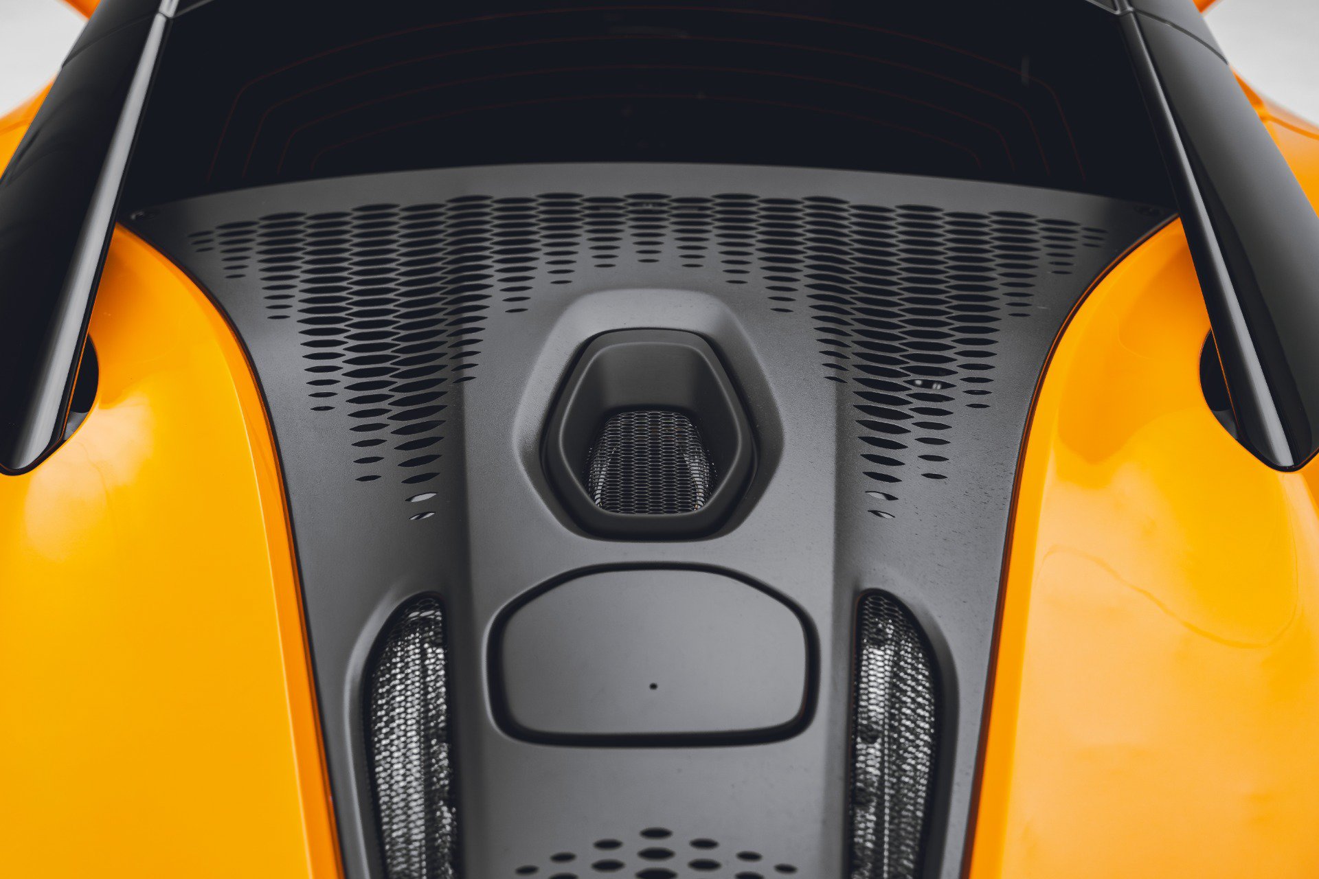 Used 2023 McLaren Artura RWD image 36