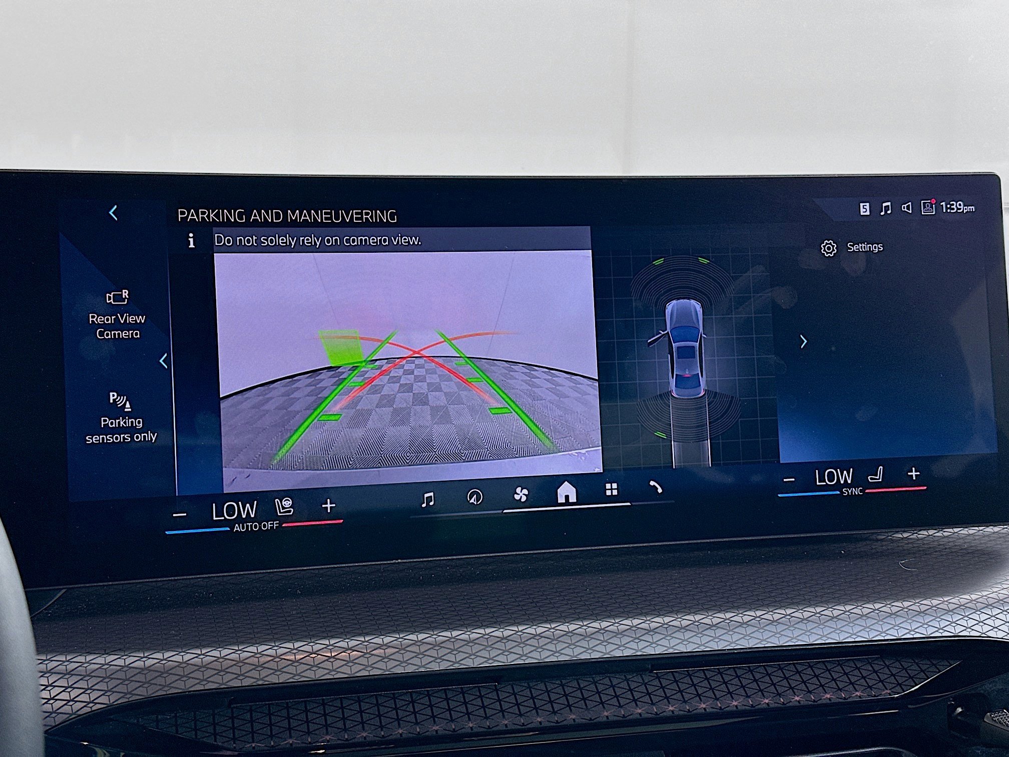 Used 2025 BMW 330i xDrive Sedan w/ Convenience Package image 23