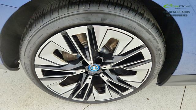 Used 2025 BMW i5 xDrive40 w/ Premium Package AWD/4WD image 57