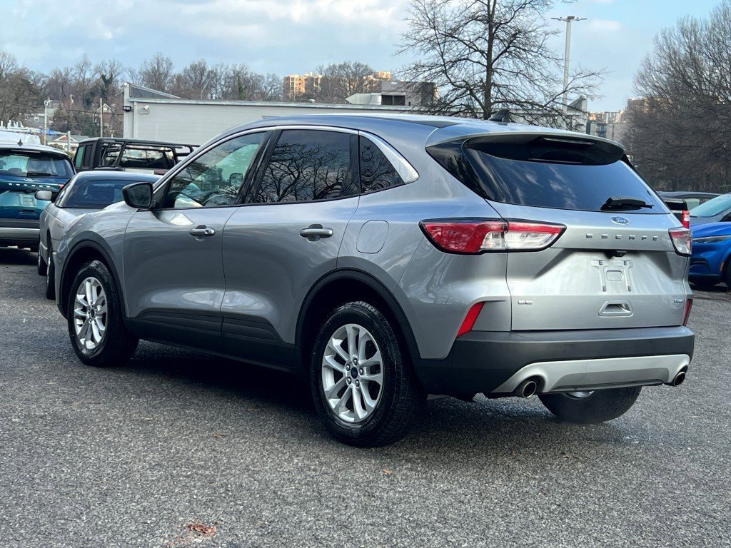 Certified 2022 Ford Escape SE image 4