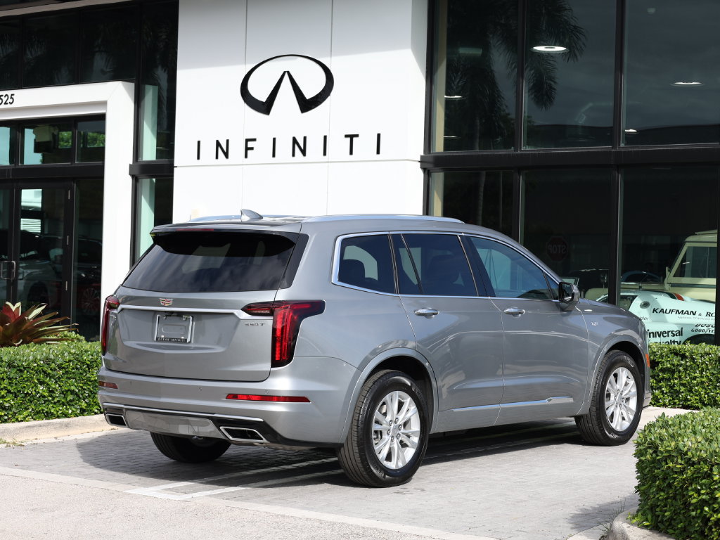 Used 2025 Cadillac XT6 Luxury FWD image 4