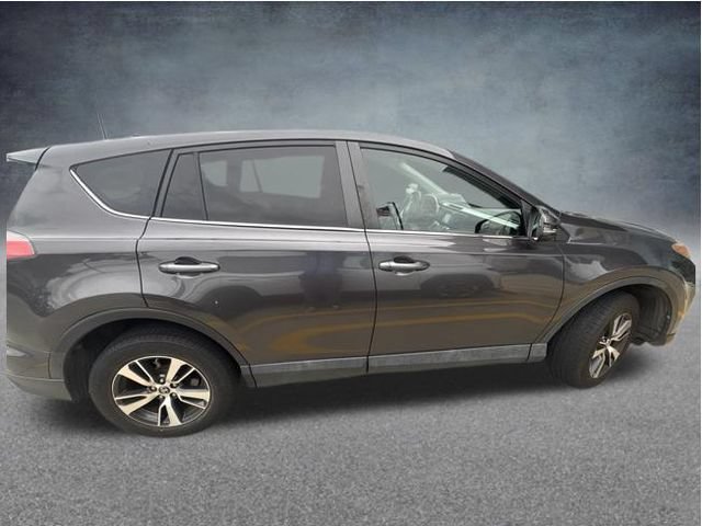 Used 2018 Toyota RAV4 XLE FWD image 3