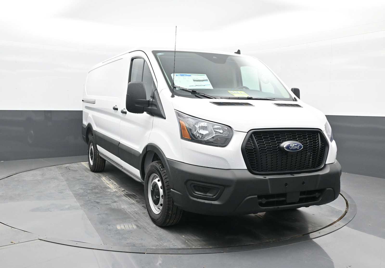 New 2024 Ford Transit 250 148 Medium Roof RWD image 3