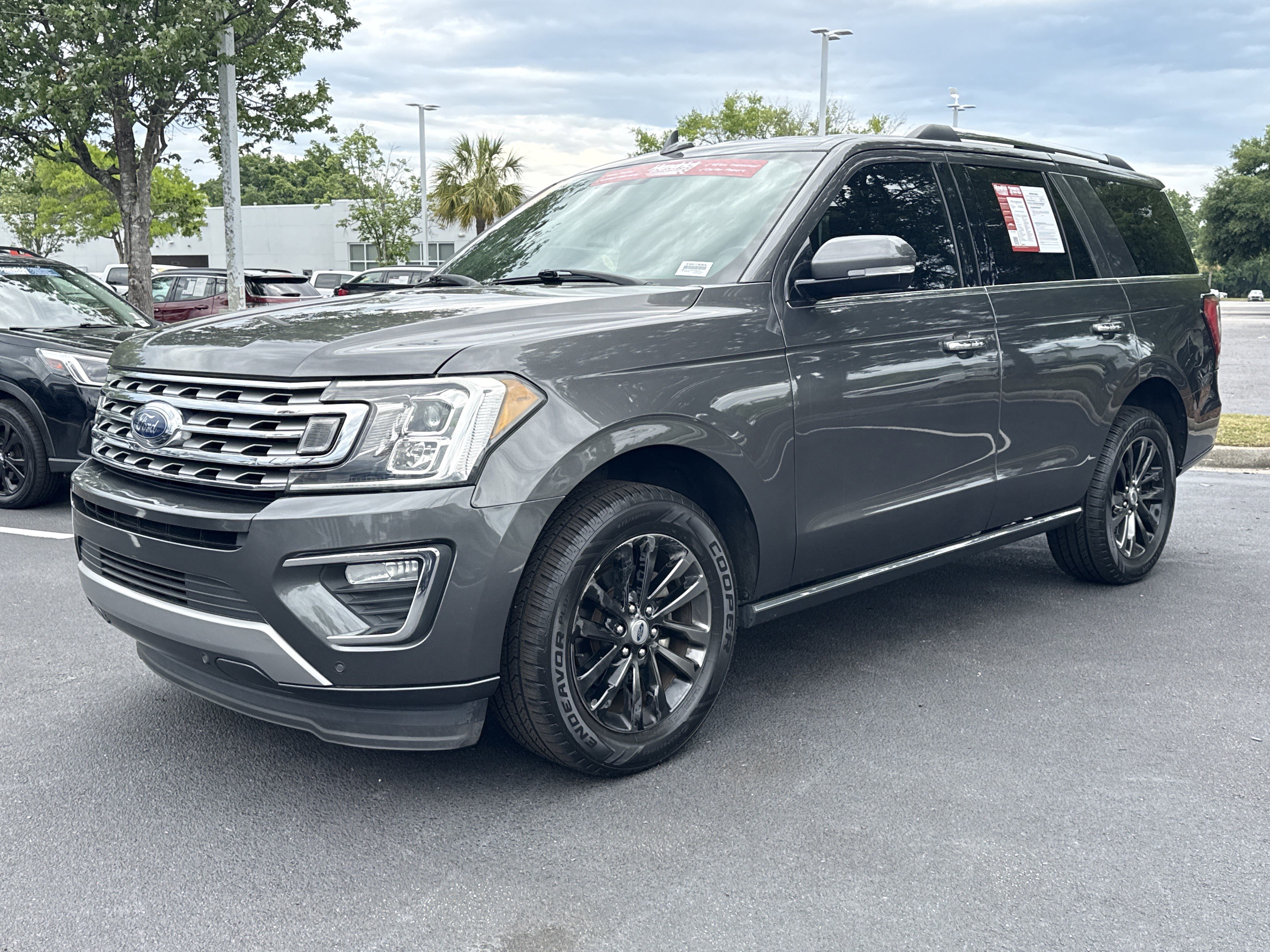 Used 2019 Ford Expedition Limited w/ Driver Assistance Package RWD image 5