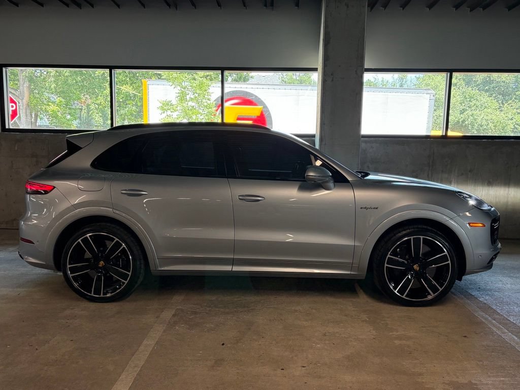 Used 2023 Porsche Cayenne Turbo S AWD/4WD image 9