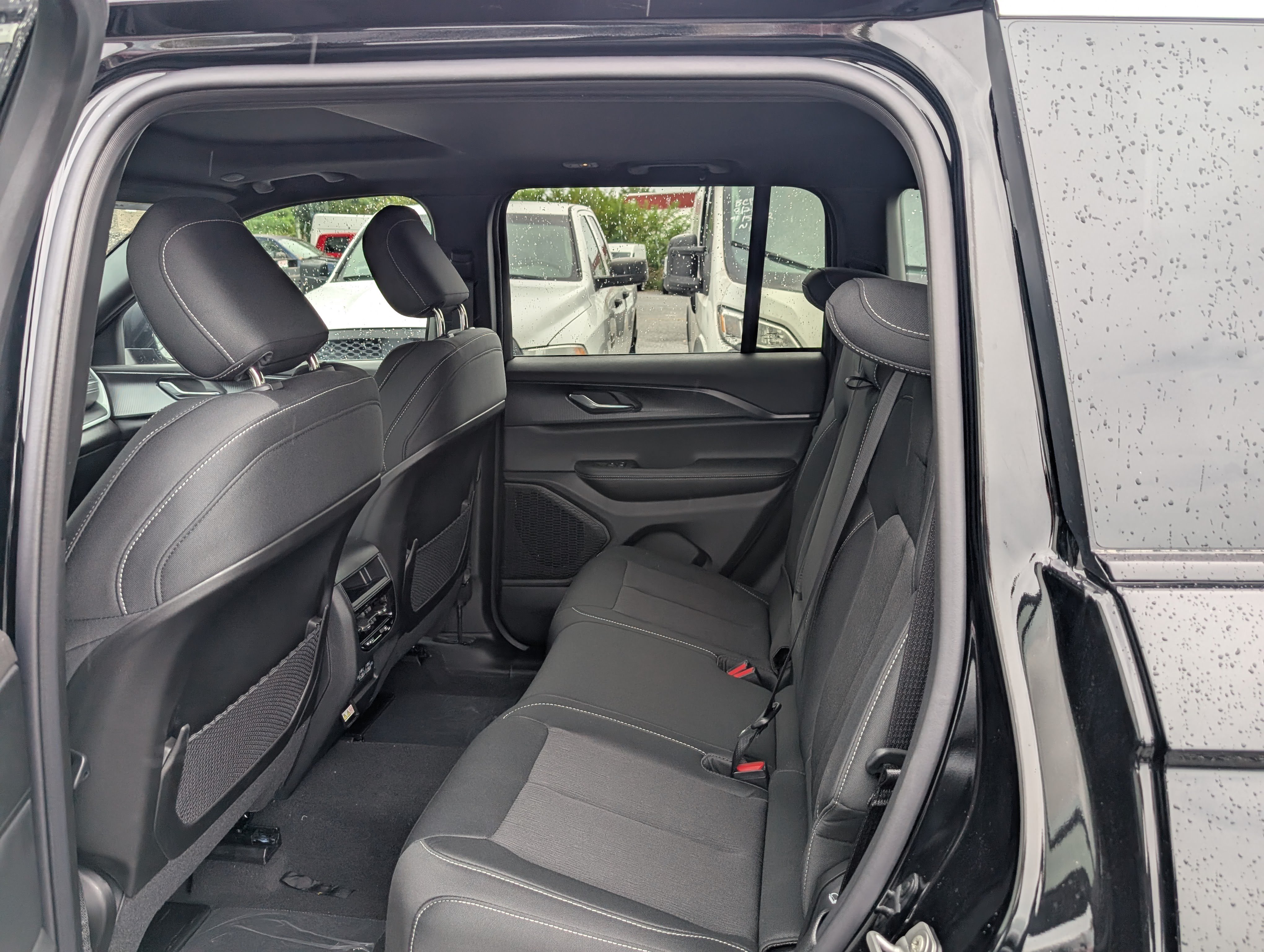 New 2025 Jeep Grand Cherokee Laredo w/ Luxury Tech Group I AWD/4WD image 14