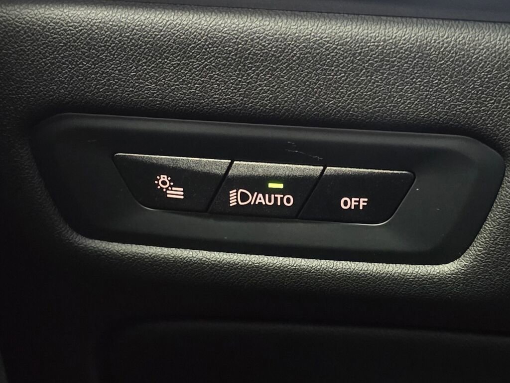 Used 2025 BMW X5 xDrive50e image 39