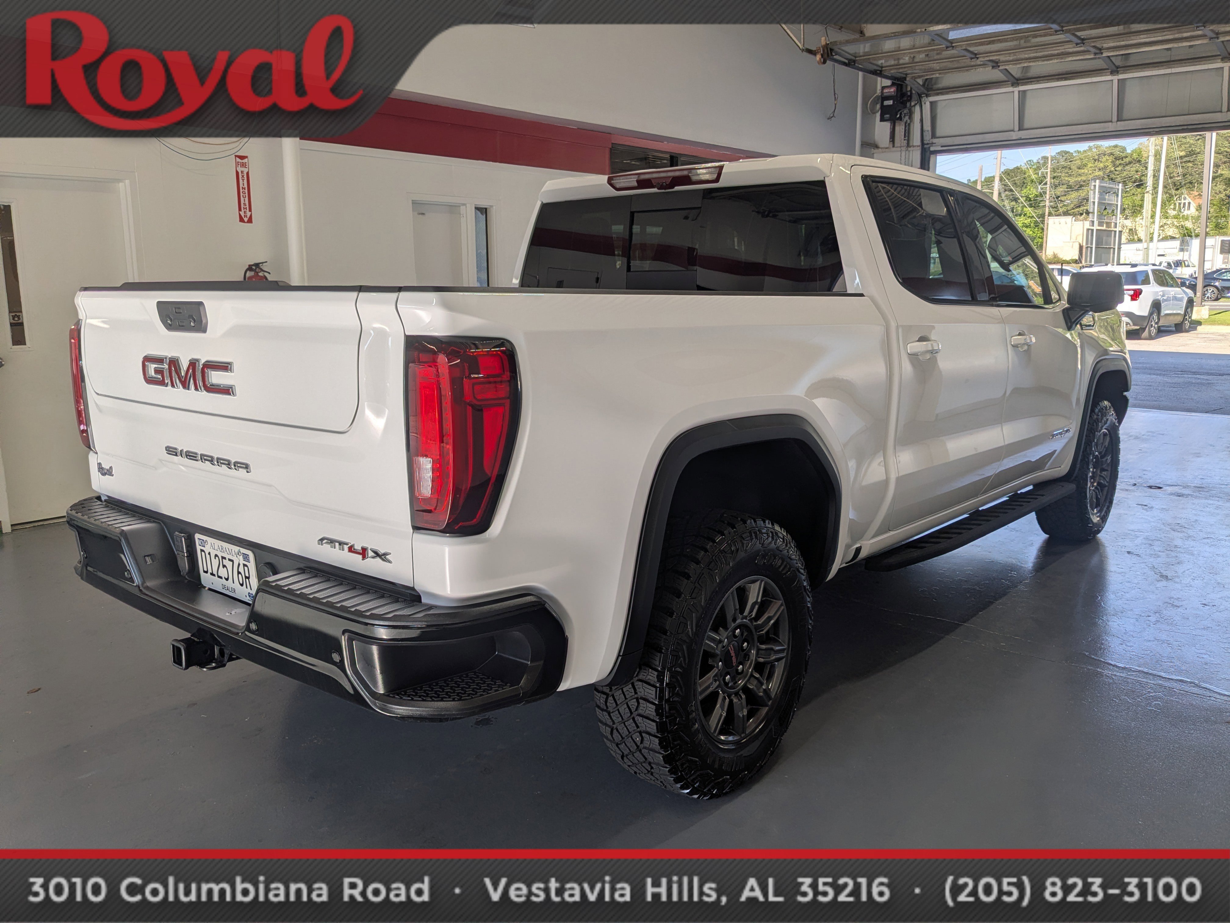 Used 2025 GMC Sierra 1500 AT4X image 4