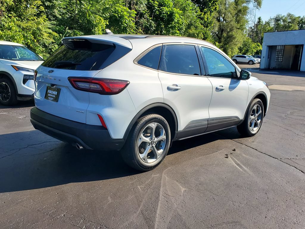 Used 2025 Ford Escape ST-Line Select AWD/4WD image 3