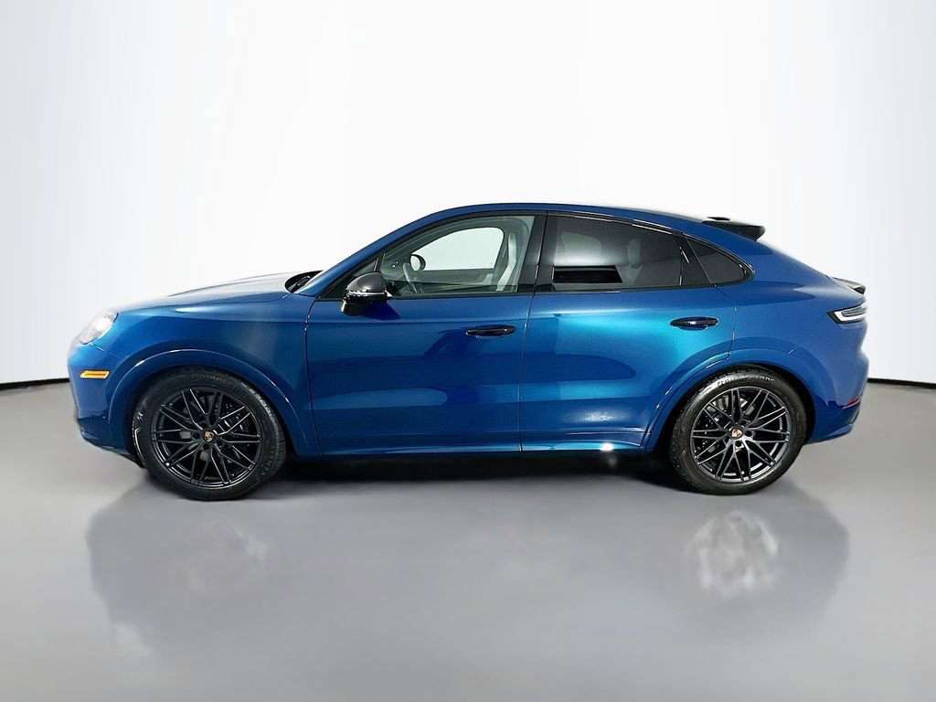 New 2025 Porsche Cayenne GTS image 2