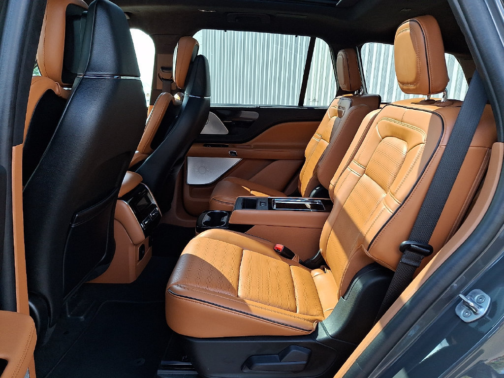Certified 2023 Lincoln Aviator Black Label w/ Dynamic Handling Package AWD/4WD image 13