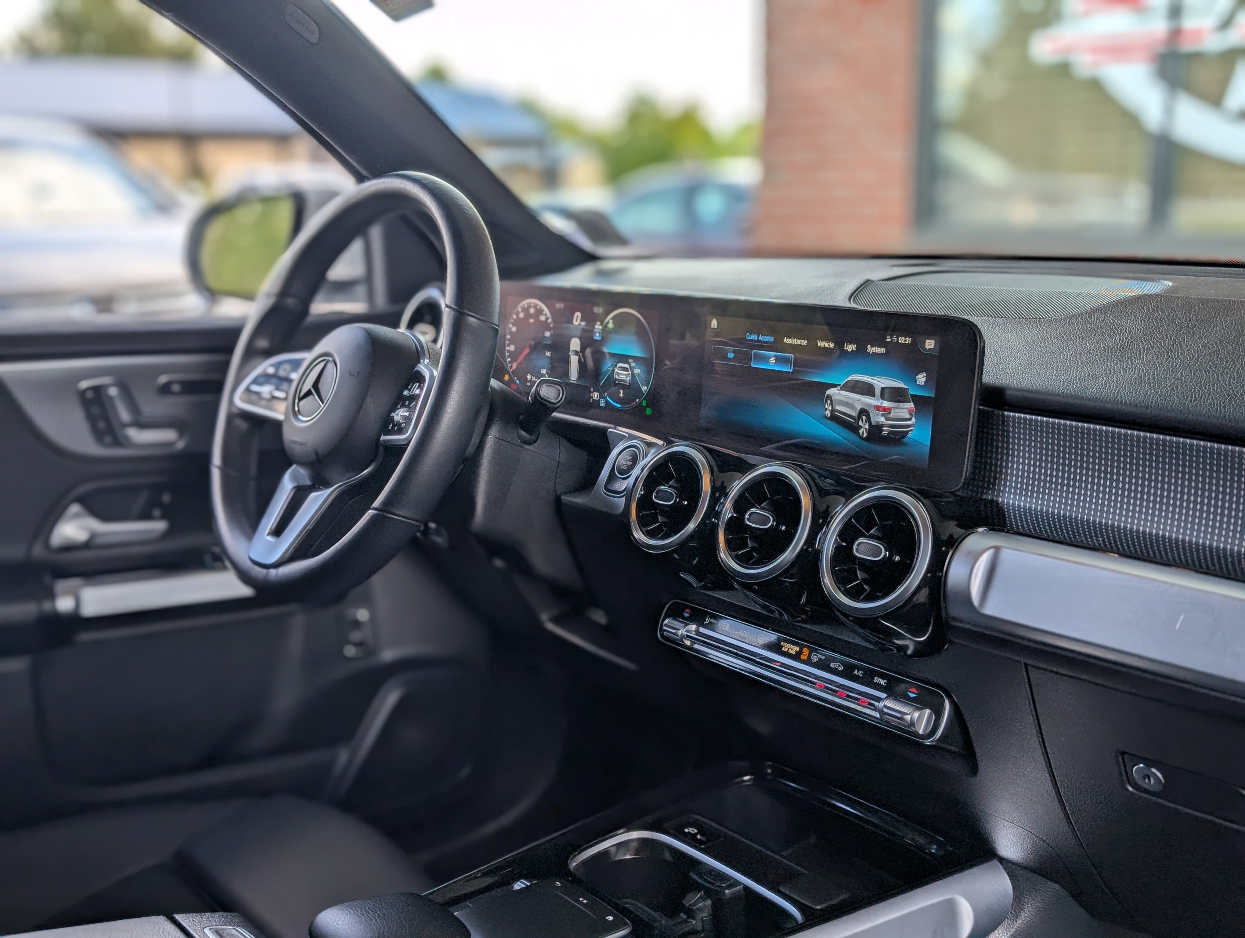 Used 2023 Mercedes-Benz GLB 250 4MATIC image 44