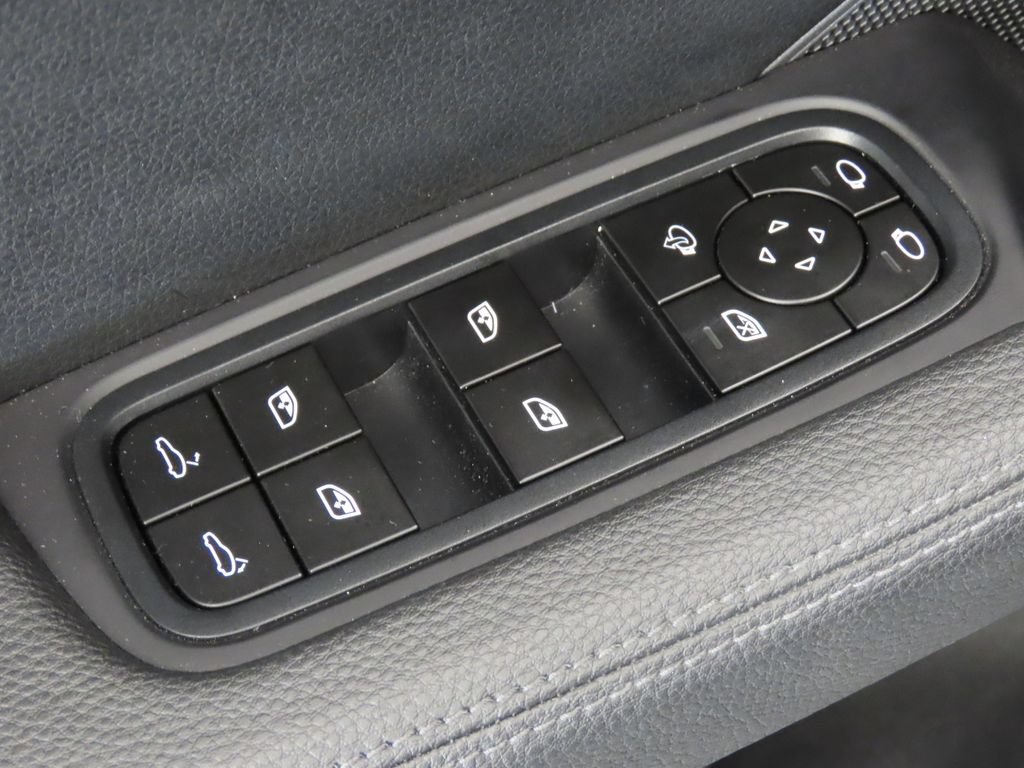 Certified 2024 Porsche Cayenne AWD/4WD image 36