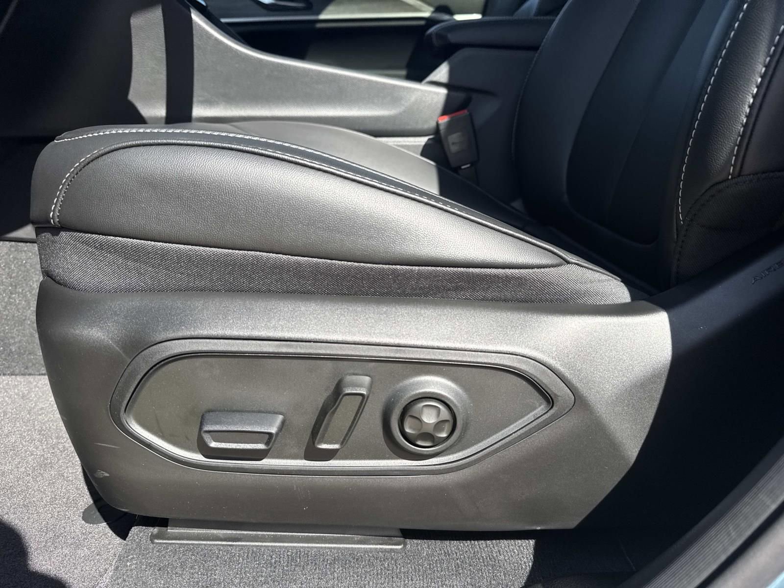 New 2026 Jeep Grand Cherokee Limited w/ Limited Altitude Package image 17