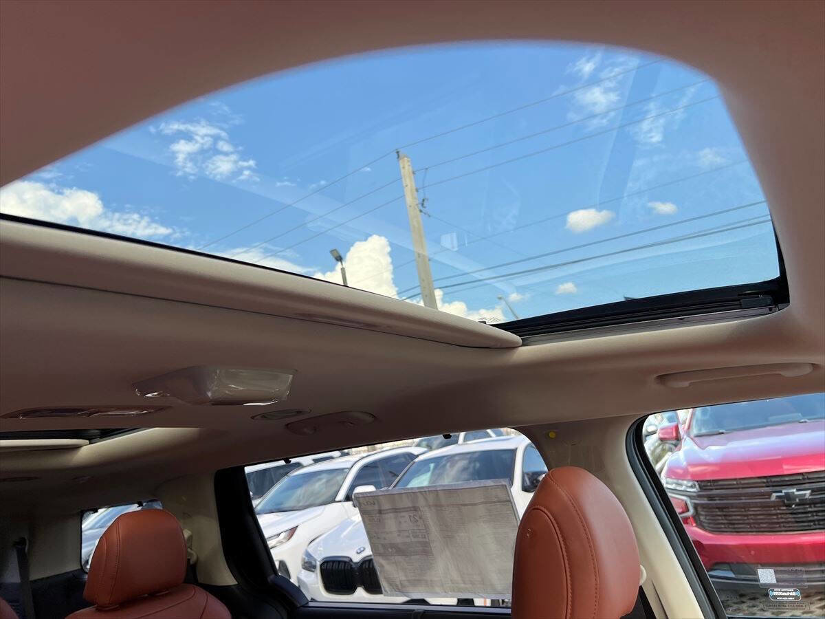 Used 2026 Kia Carnival SX w/ SX Dark Edition Package image 15