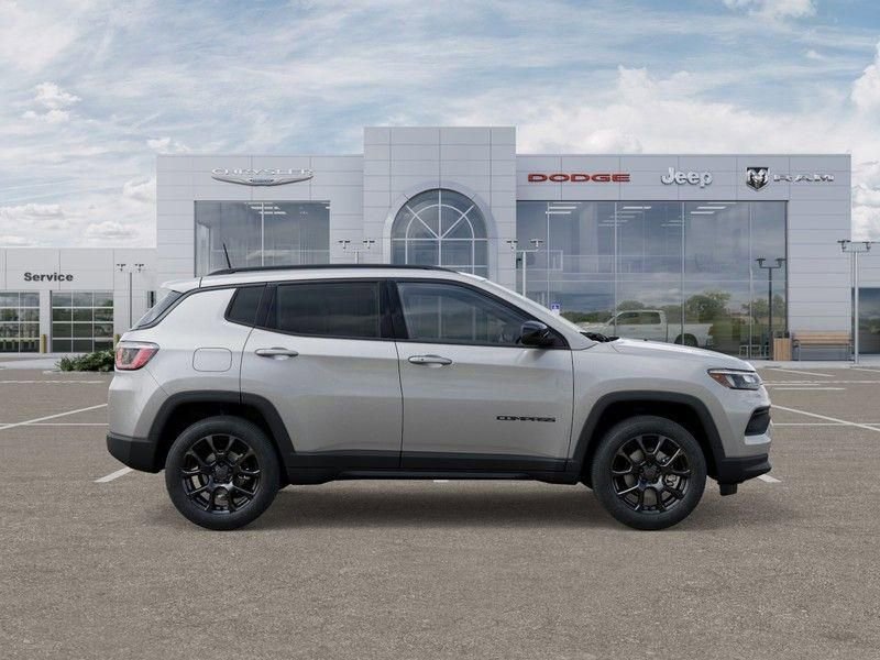 New 2025 Jeep Compass Latitude w/ Sun & Sound Group image 21