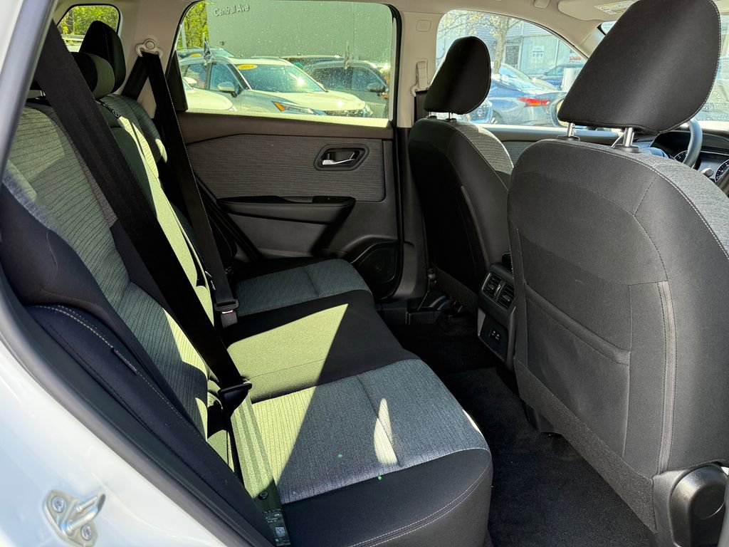 Used 2023 Nissan Rogue SV AWD/4WD image 30