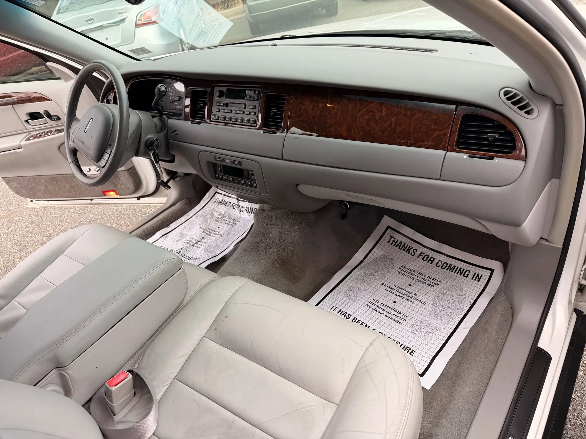 Used 2001 Lincoln Town Car Executive image 12