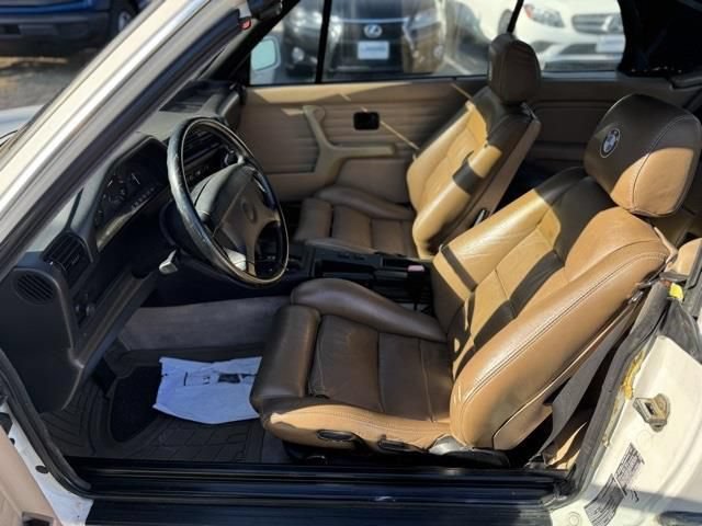 Used 1992 BMW 325i Convertible RWD image 18
