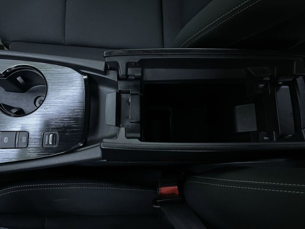 Used 2024 Nissan Rogue S image 24