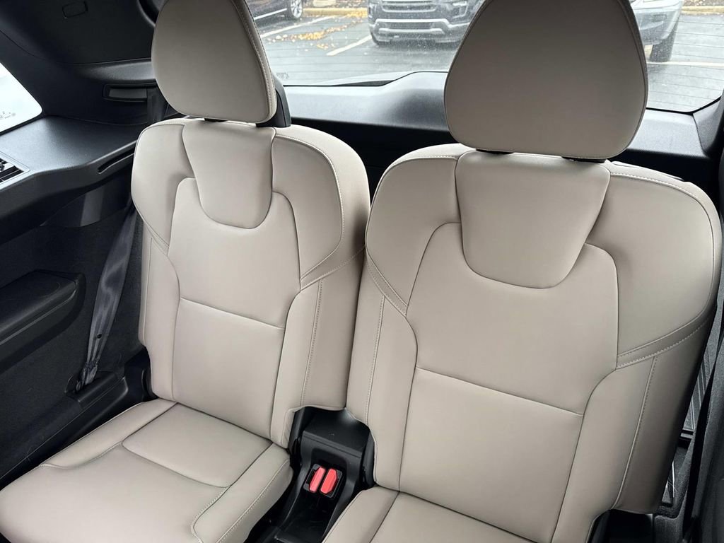Used 2026 Volvo XC90 B6 Plus image 12