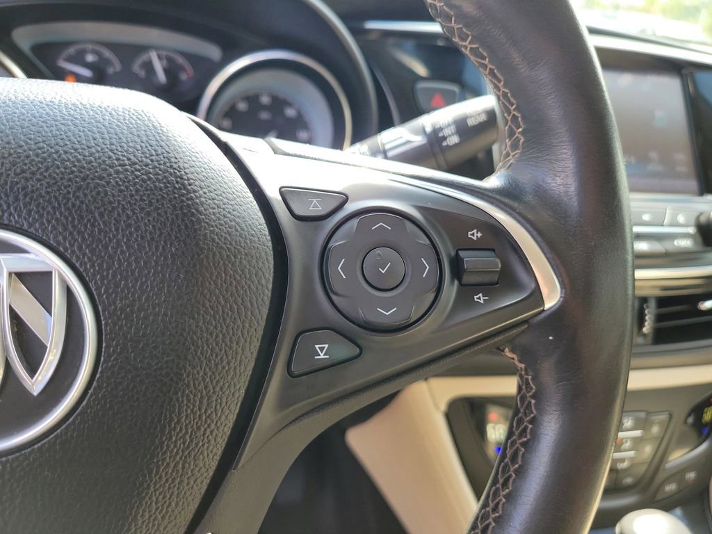 Used 2018 Buick Envision Essence FWD image 27