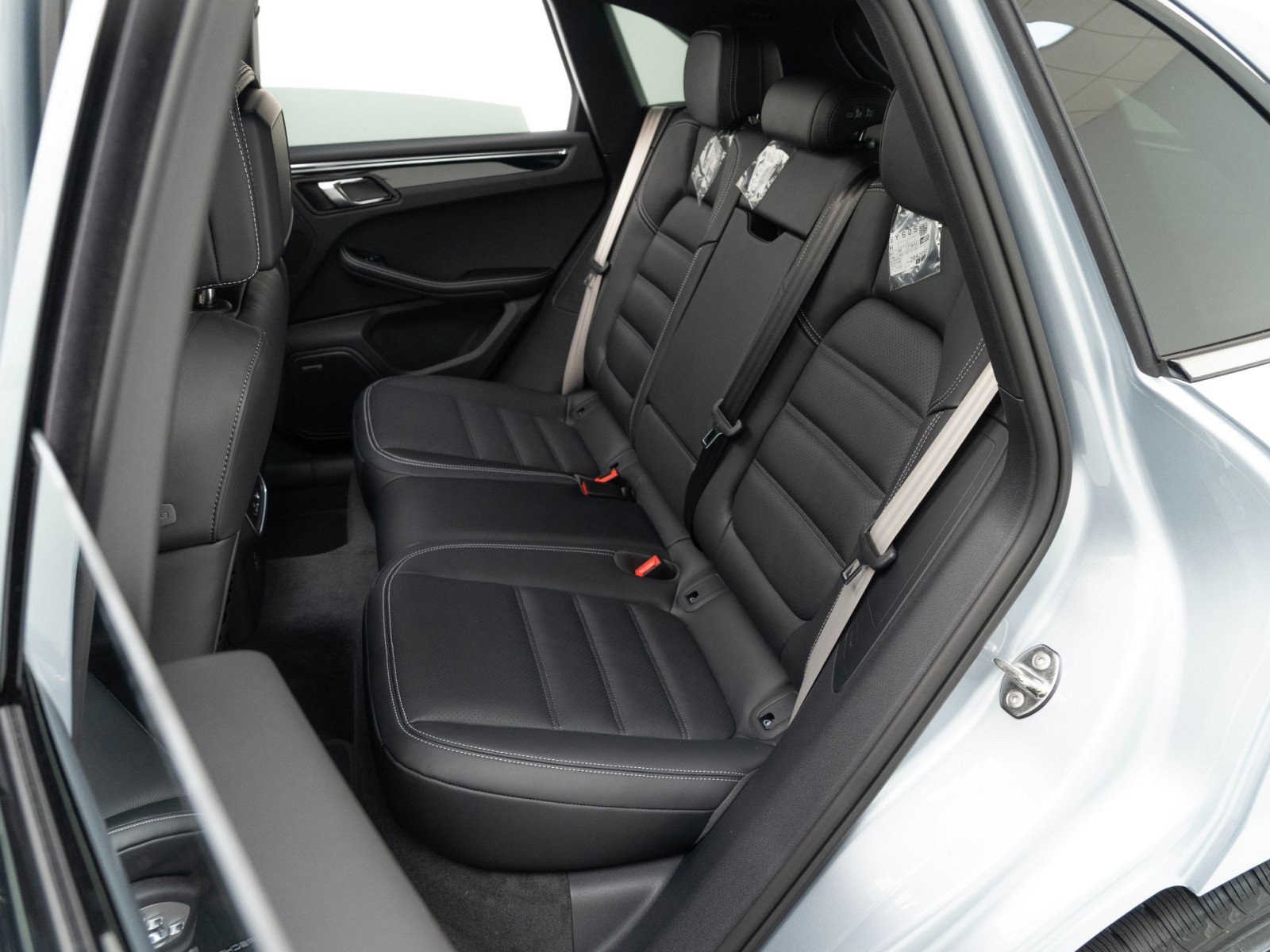 New 2026 Porsche Macan S image 32