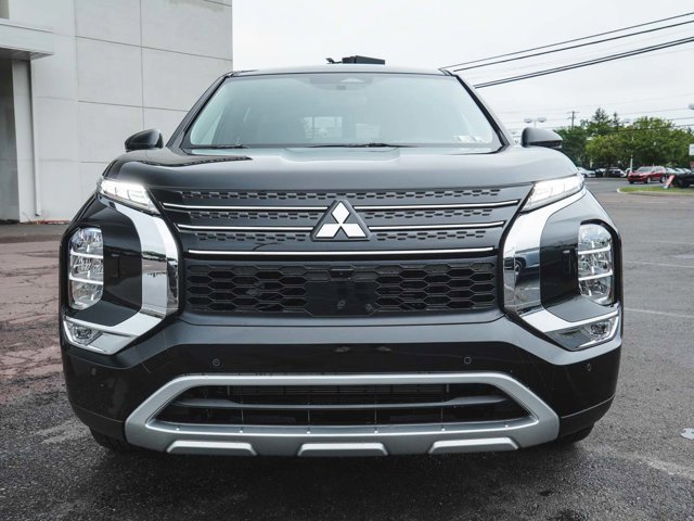 New 2025 Mitsubishi Outlander SE image 2