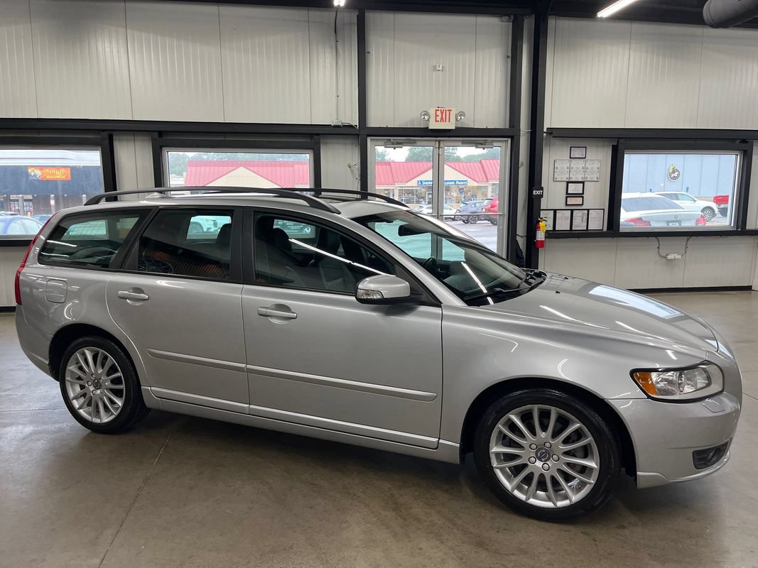Used 2011 Volvo V50 T5 w/ Preferred Pkg FWD image 22