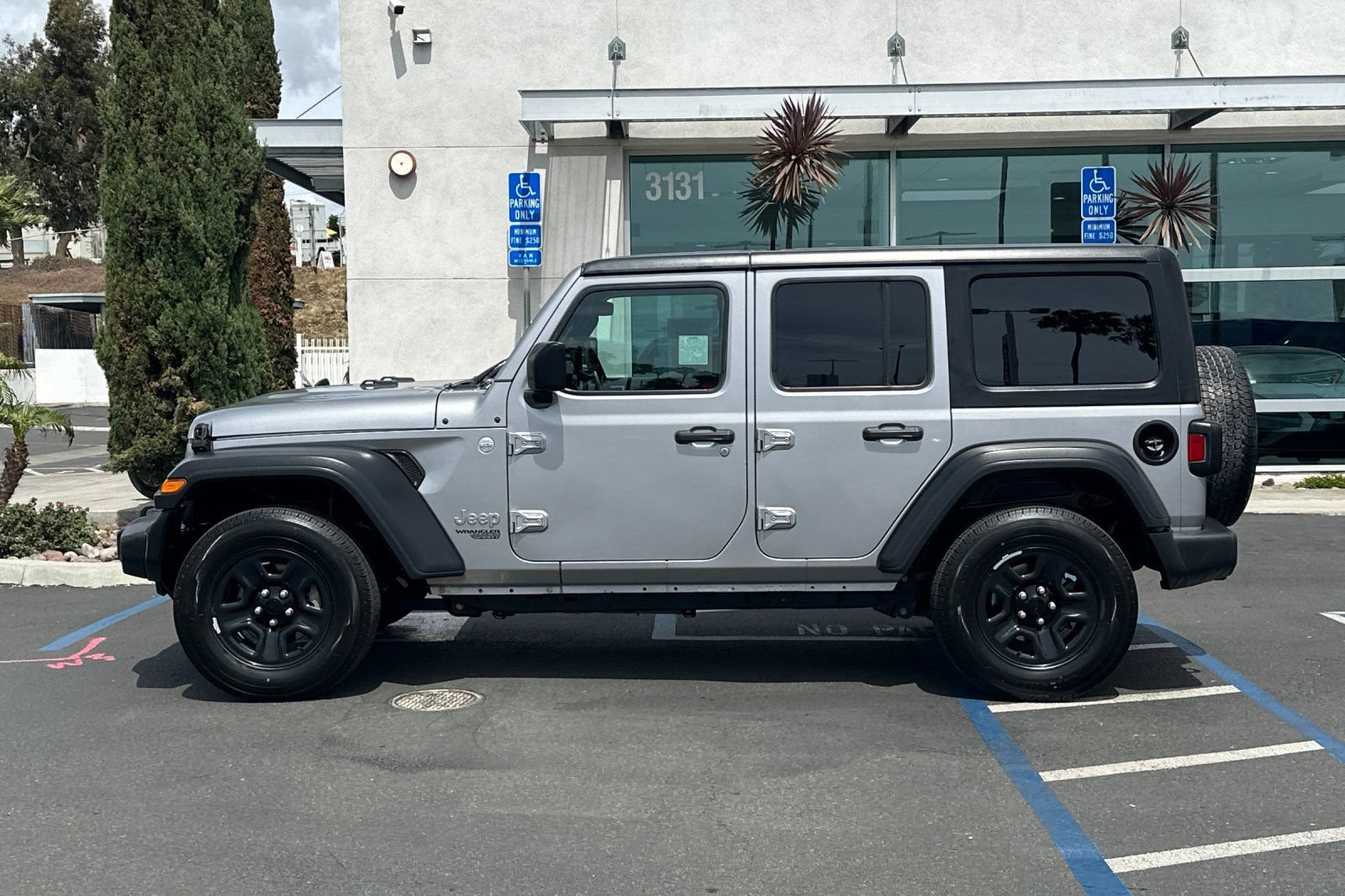 Used 2018 Jeep Wrangler Unlimited Sport AWD/4WD image 7