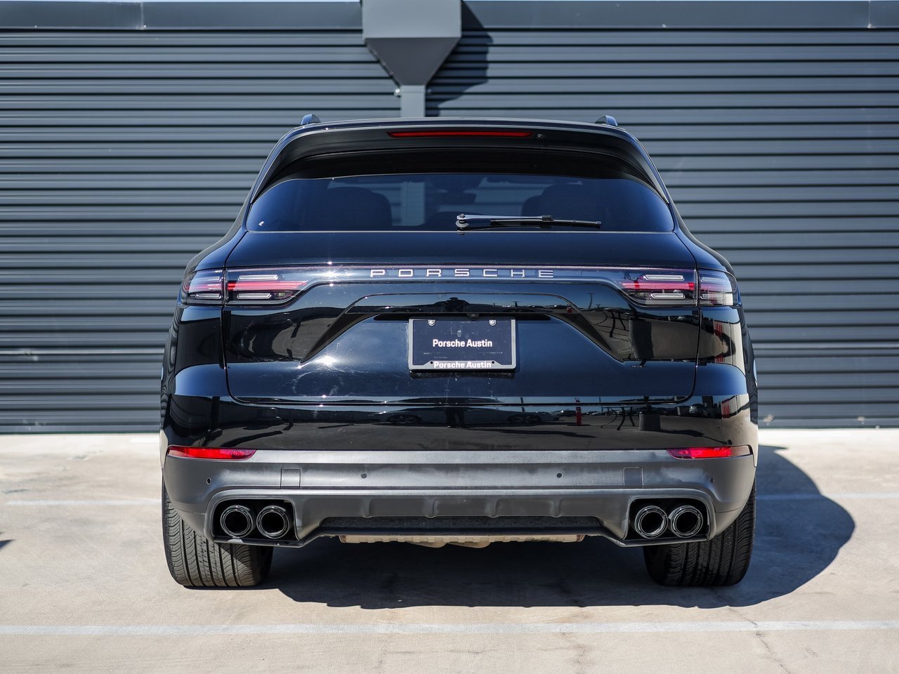 Certified 2023 Porsche Cayenne Platinum Edition image 6
