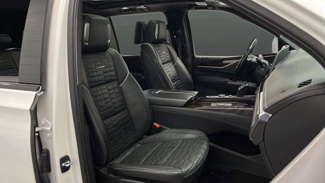 Used 2023 Cadillac Escalade ESV Sport Platinum w/ LPO, ONYX Package AWD/4WD image 23