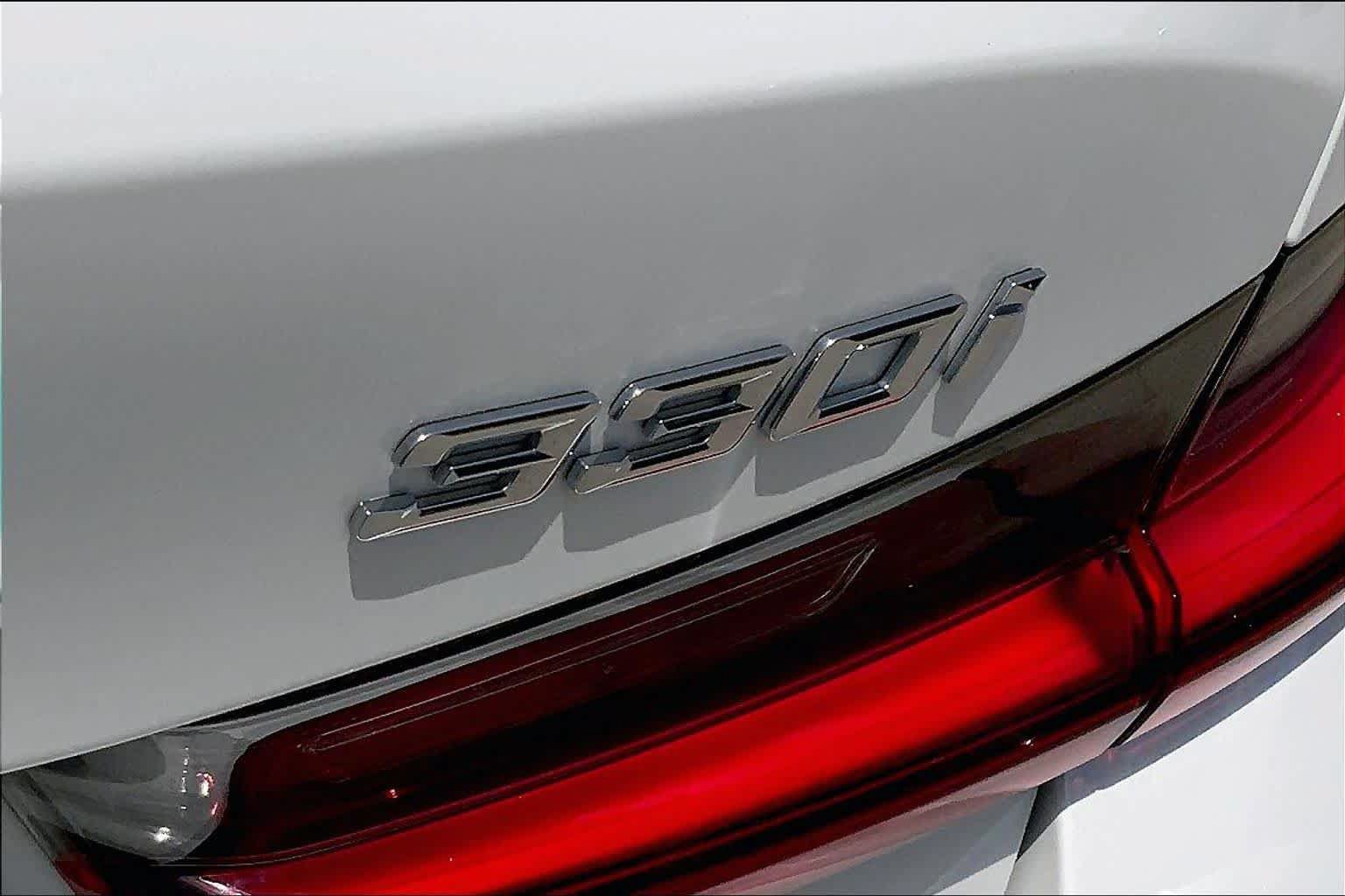 Used 2023 BMW 330i xDrive Sedan w/ Premium Package AWD/4WD image 9