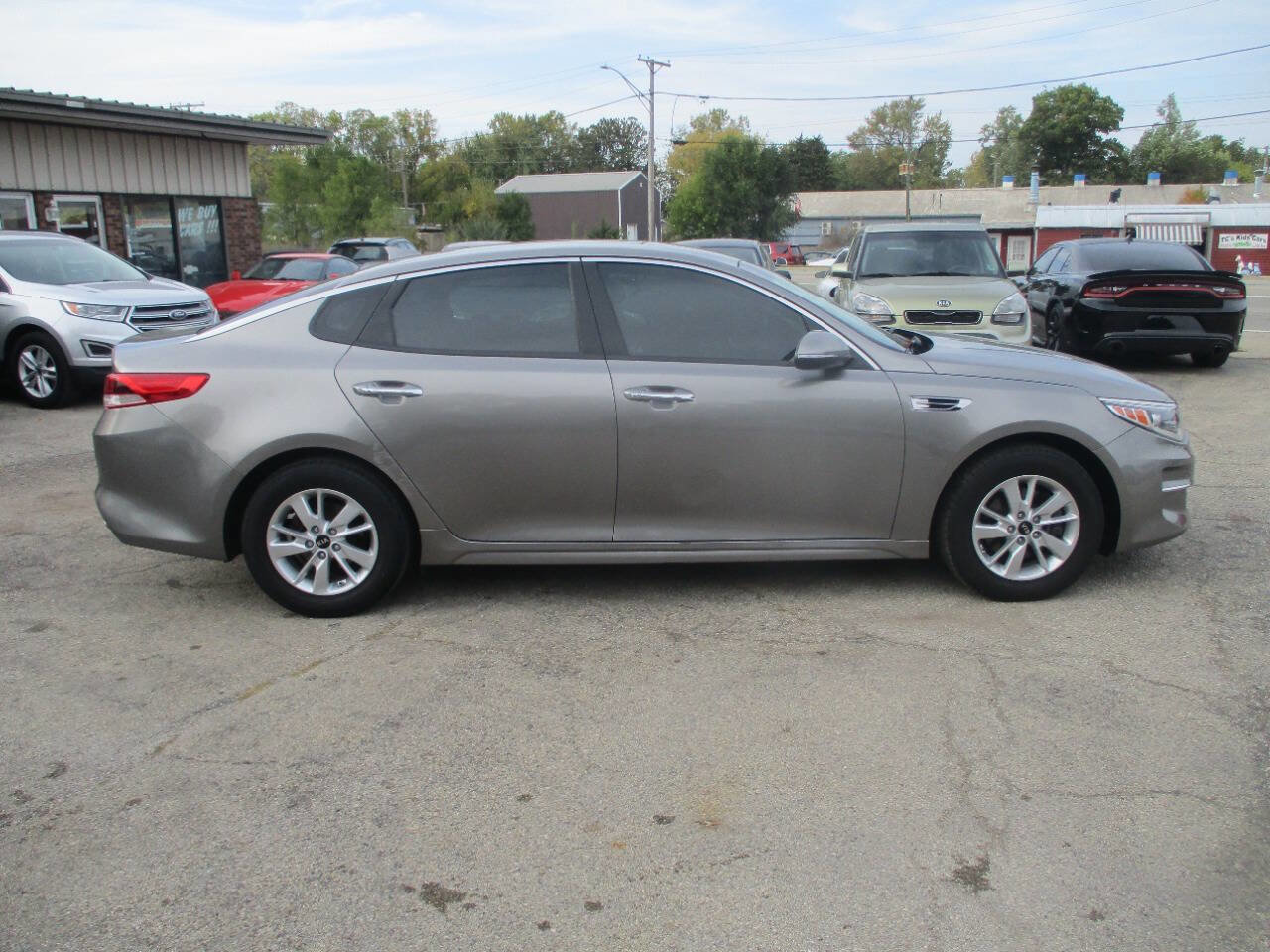 Used 2017 Kia Optima LX image 3