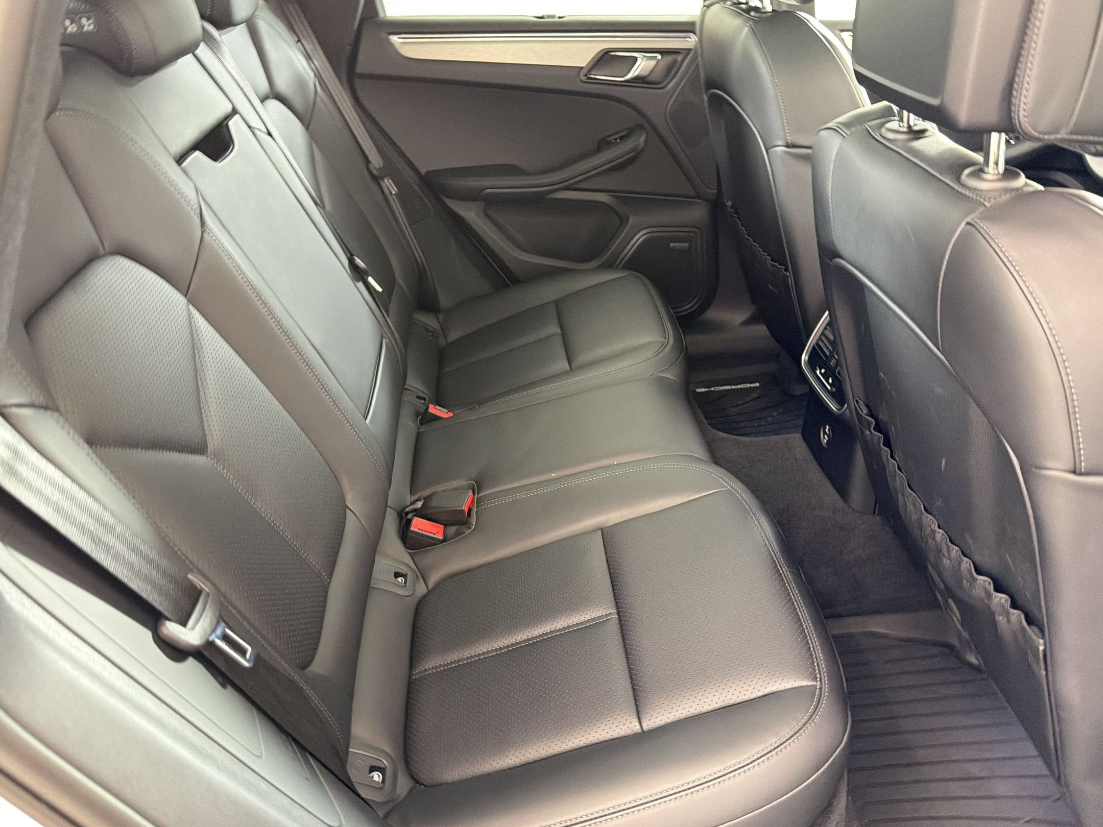 Certified 2026 Porsche Macan AWD/4WD image 32