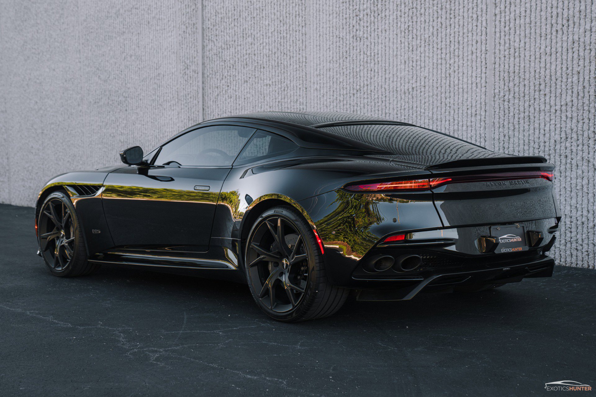 Used 2019 Aston Martin DBS Superleggera RWD image 10