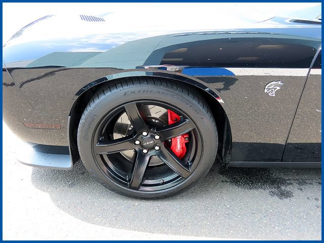 Used 2017 Dodge Challenger SRT Hellcat RWD image 4