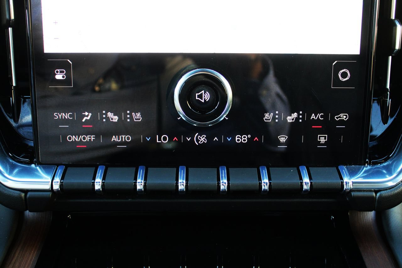 Used 2026 GMC Yukon Denali AWD/4WD image 26