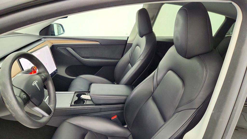Used 2025 Tesla Model Y Long Range image 42