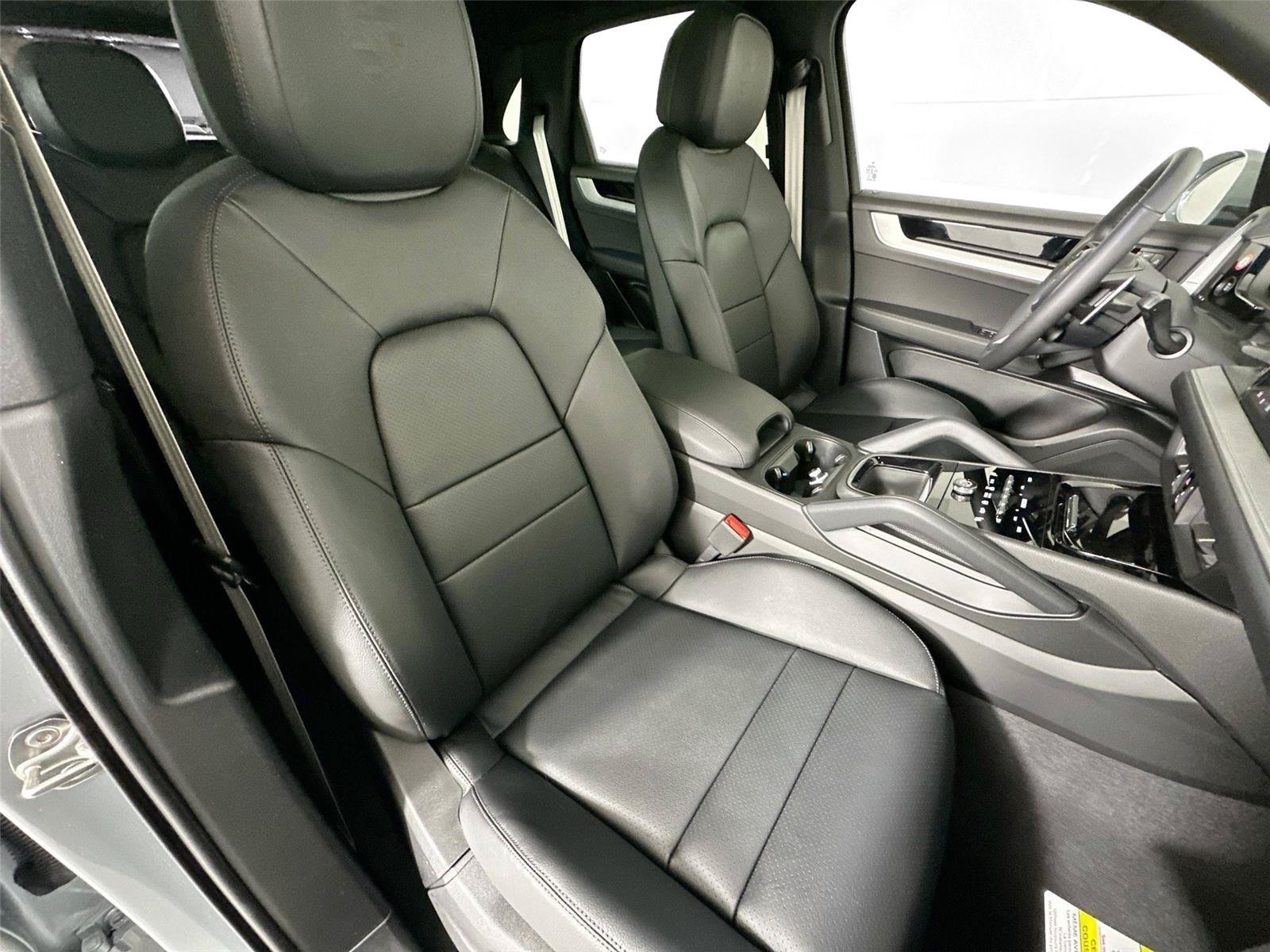Certified 2026 Porsche Cayenne Coupe AWD/4WD image 28