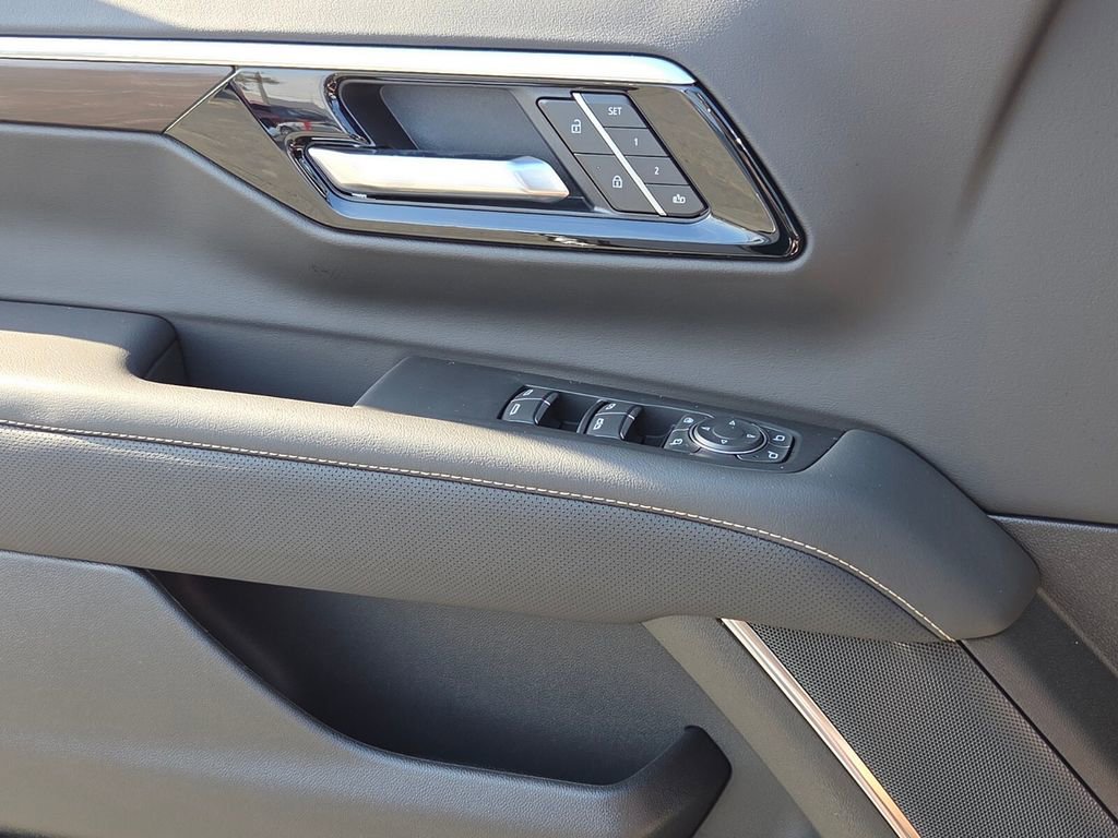 New 2026 Chevrolet Suburban Premier image 27