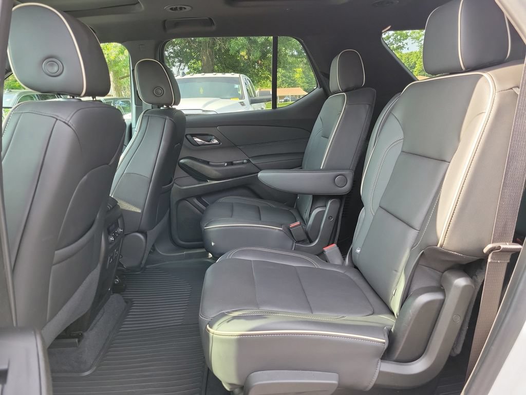 Used 2023 Chevrolet Traverse Premier FWD image 17