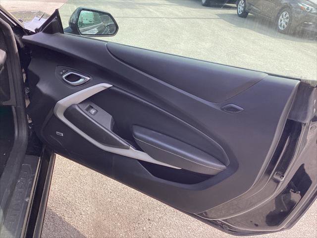 Used 2020 Chevrolet Camaro LT w/ Technology Package RWD image 18