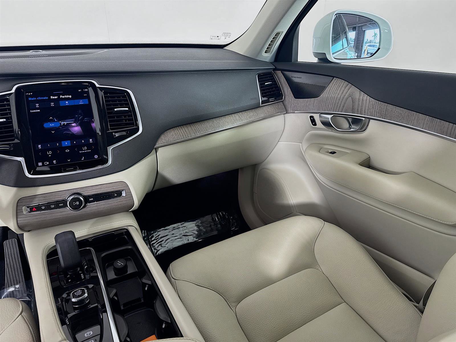 Used 2023 Volvo XC90 T8 Plus w/ Protection Package Premier image 27