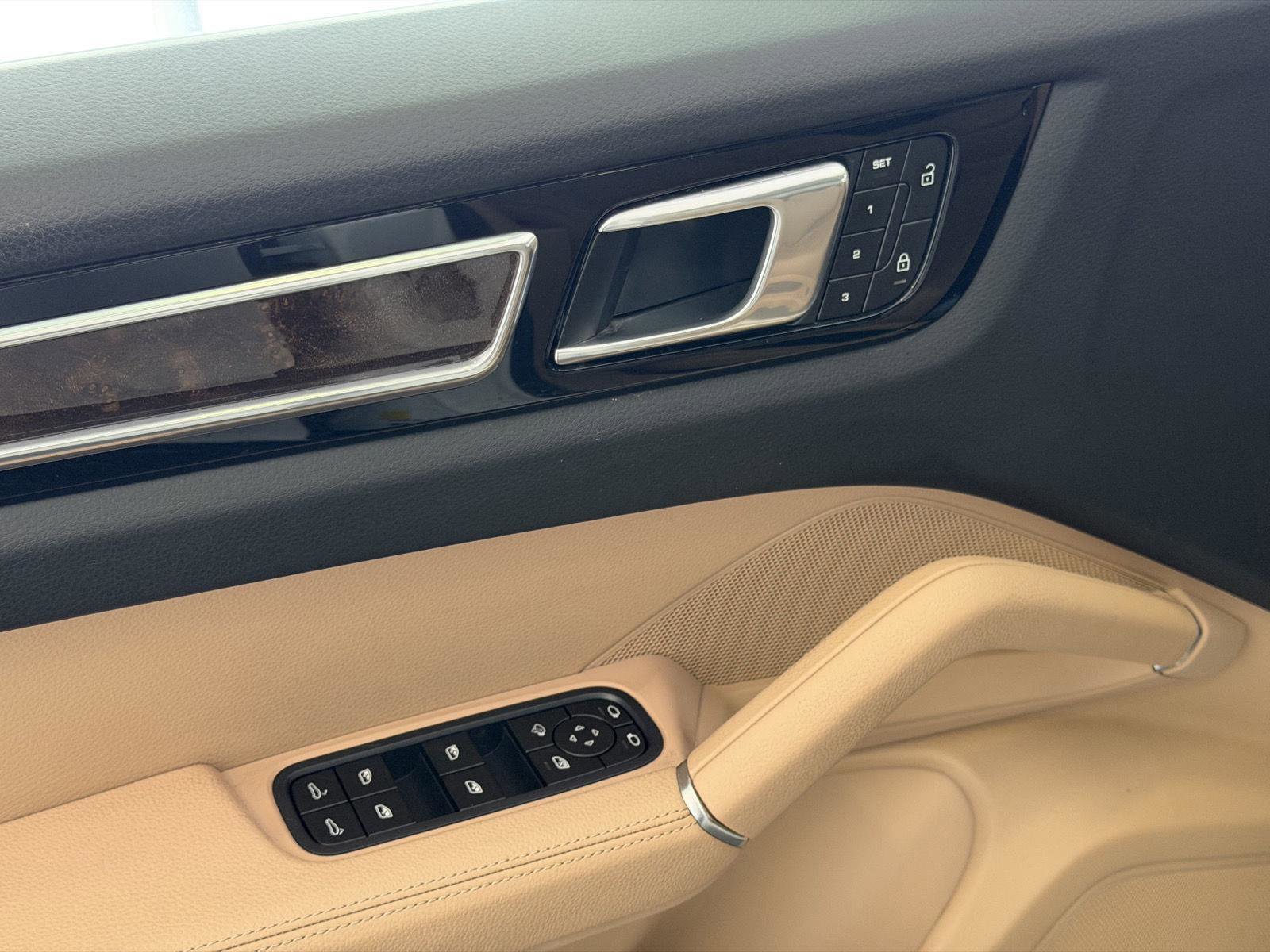 Certified 2023 Porsche Cayenne Platinum Edition image 14